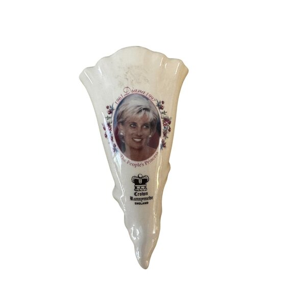 Crown Runnymede Wall Pocket Cream Ceramic Princess Diana Memorial 6.25 Inch Engl - Picture 2 of 7